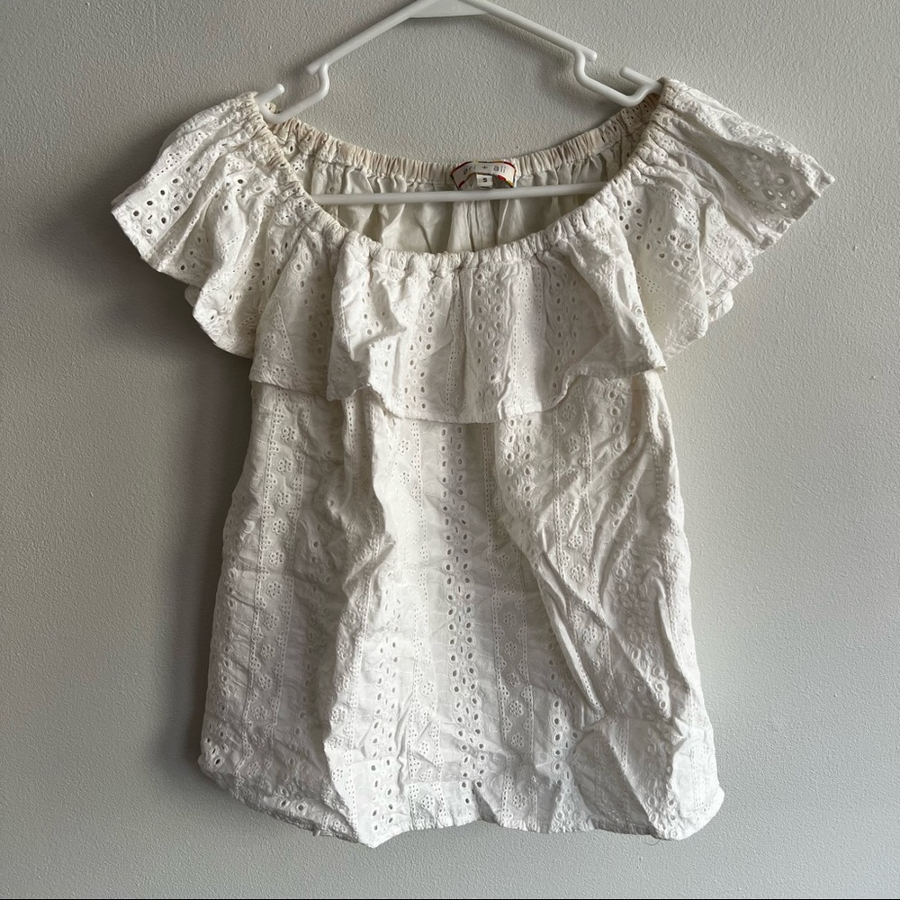 Adorable summery top - off the shoulder